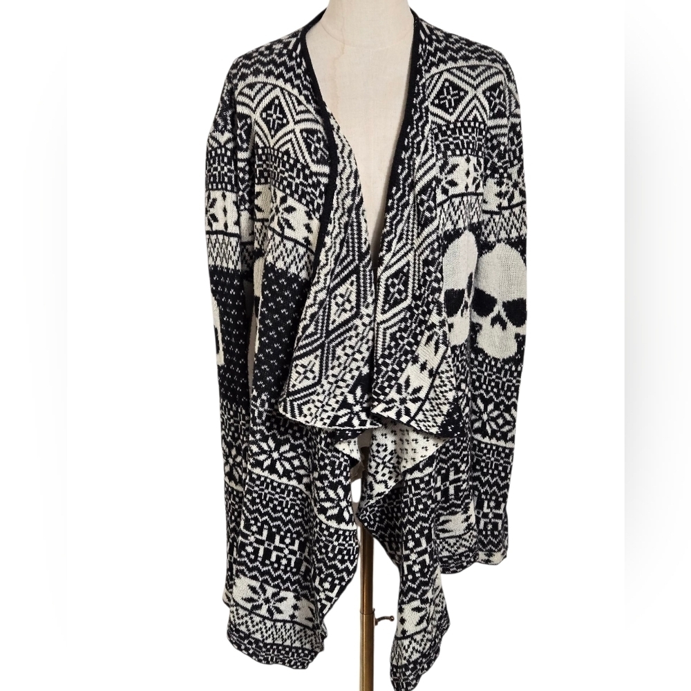 JF Vintage Y2k Hot Topic Black and White Skull Pattern Cardigan